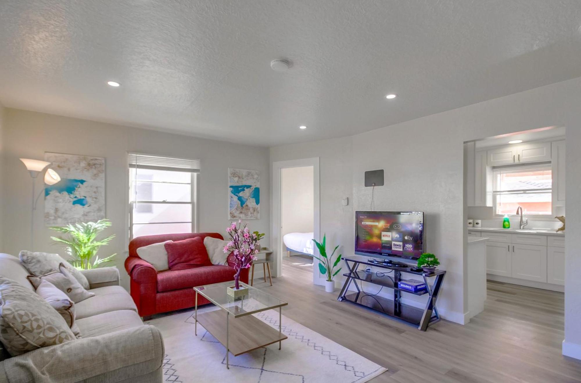 Entire Lovely 3-Bedroom Home W Yard, Parking 丘拉维斯塔 外观 照片