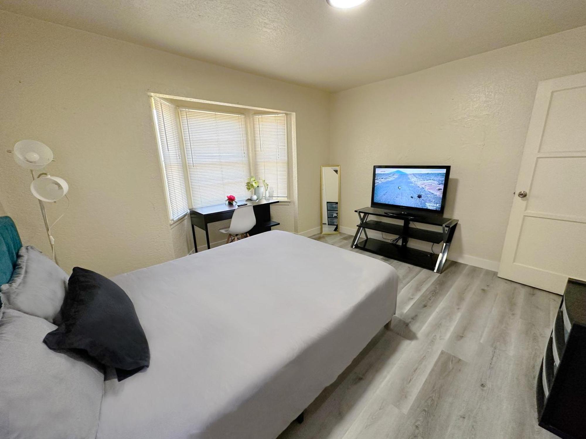 Entire Lovely 3-Bedroom Home W Yard, Parking 丘拉维斯塔 外观 照片