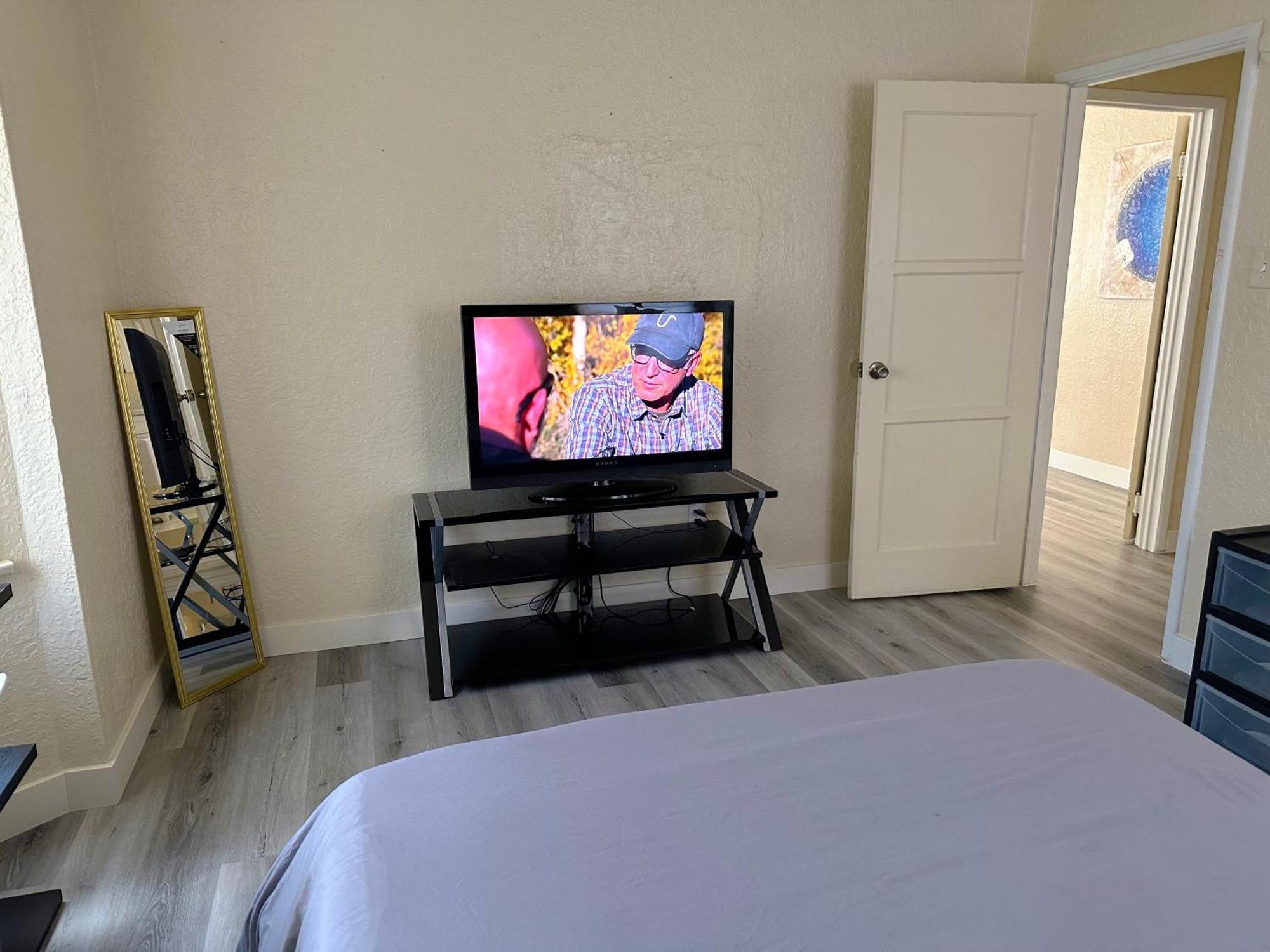 Entire Lovely 3-Bedroom Home W Yard, Parking 丘拉维斯塔 外观 照片